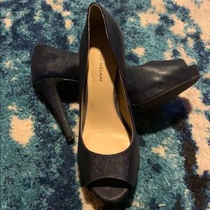 Like New Antonio Melani Navy heels